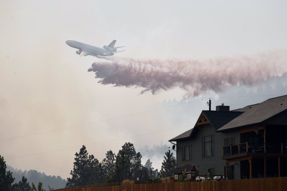 VLAT dropping a load of retardant